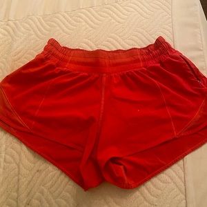 LULULEMON hotty hot shorts. size 4. 2.5 inch inseam.